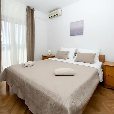 Apartmán Double Bed With Private Bathroom And Balcony *